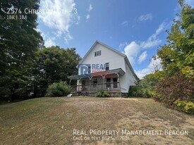2574 Christian St in Hartford, VT - Building Photo