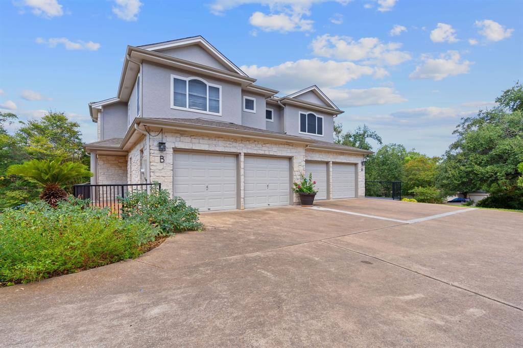 10637 Morado Cir in Austin, TX - Foto de edificio