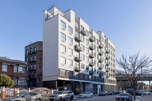 1000 Kelly in Bronx, NY - Building Photo