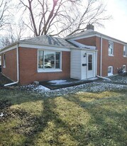 810 Sullivan Ct in Crest Hill, IL - Building Photo