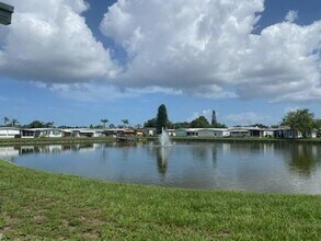 2505 E Bay Dr in Largo, FL - Building Photo - Building Photo