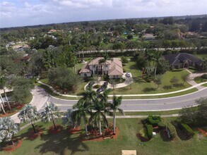 2750 Jockey Cir in Davie, FL - Building Photo - Building Photo