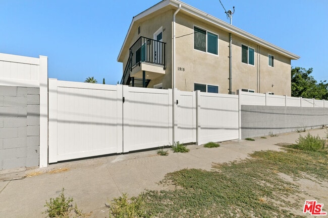 property at 1915 N Manning St