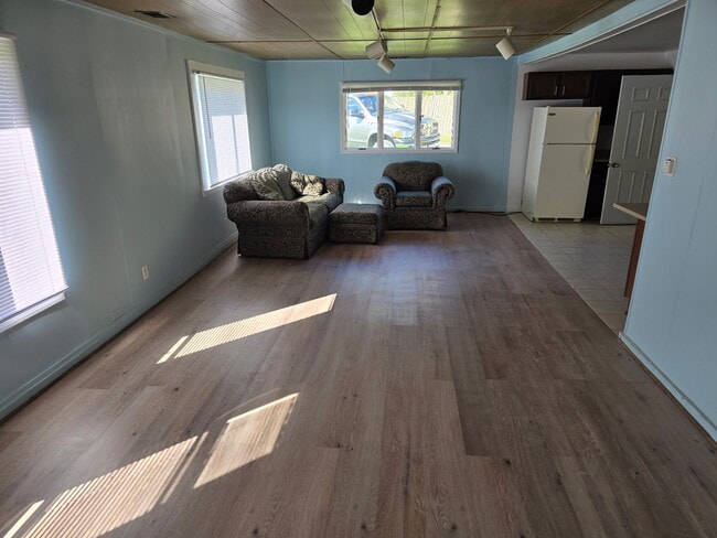 15306 Gougar Rd, Unit Studio plus Garage in Lockport, IL - Building Photo - Building Photo