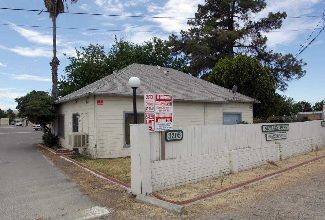 Skylark Mobilehome Park in West Sacramento, CA - Building Photo