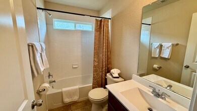 412 Moulins Ln in Georgetown, TX - Building Photo - Building Photo