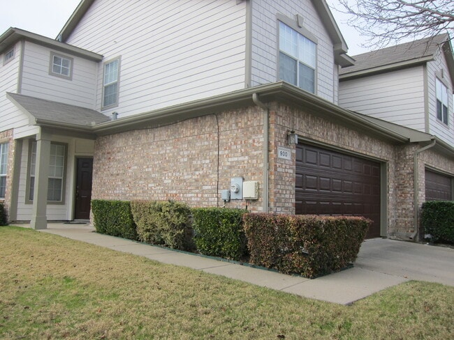 property at 900 Englewood Ln