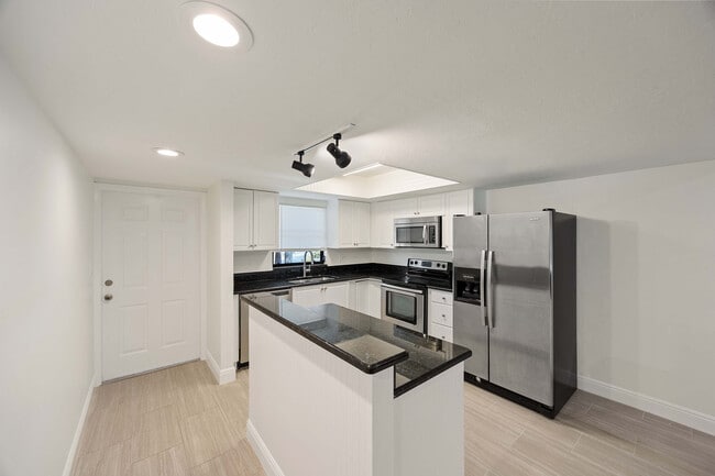 28180 Pine Haven Way in Bonita Springs, FL - Building Photo - Building Photo