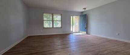 13606 Saddlecreek Dr in Louisville, KY - Foto de edificio - Building Photo