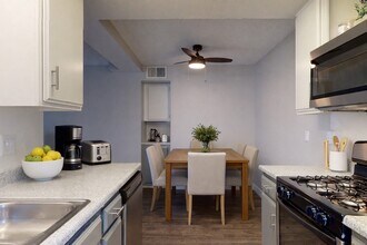 Hillside Village Apartments in San Bernardino, CA - Building Photo - Building Photo