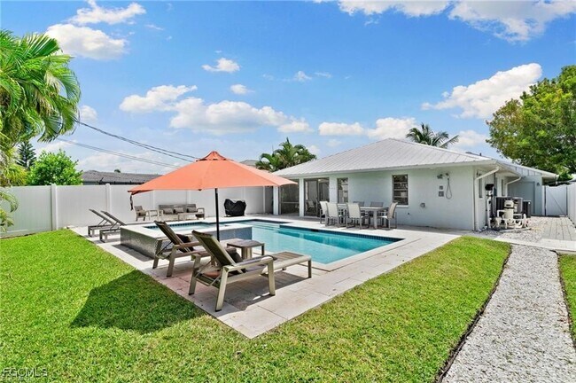 521 102nd Ave N in Naples, FL - Building Photo - Building Photo