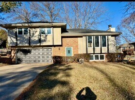 3324 S 159th St in Omaha, NE - Building Photo