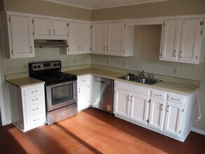 1315 E 152nd Ter in Olathe, KS - Foto de edificio - Building Photo