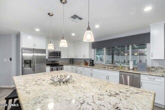 10844 N 37th Pl in Phoenix, AZ - Building Photo - Building Photo