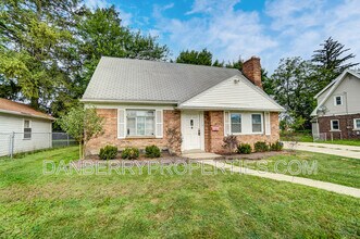 1115 Secor Rd in Toledo, OH - Building Photo - Building Photo