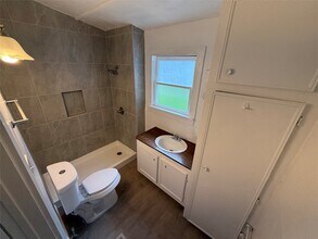 119 Louis Davis Dr in Huntsville, TX - Building Photo - Building Photo