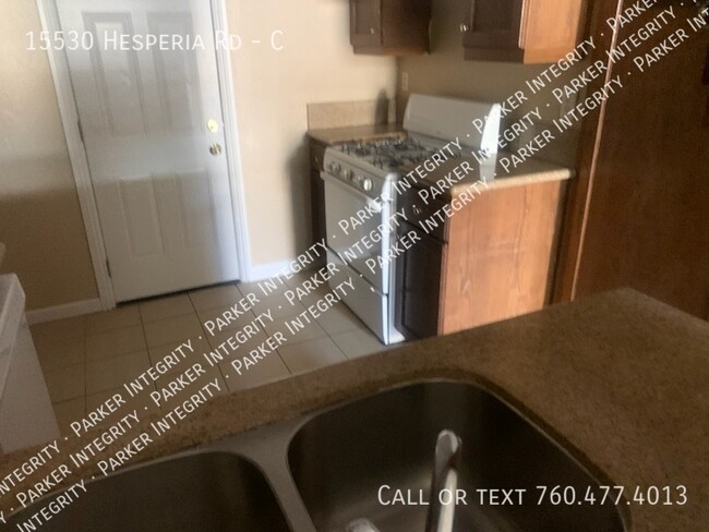 15530 Hesperia Rd, Unit C in Victorville, CA - Building Photo - Building Photo