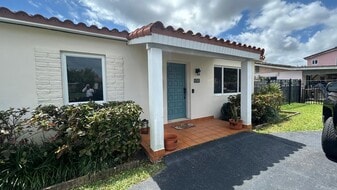 6790 SW 18th St in Miami, FL - Building Photo