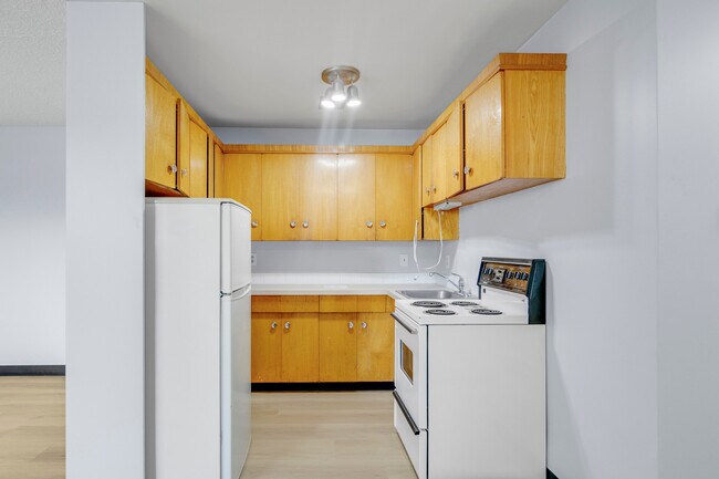 Imperial in Edmonton, AB - Building Photo - Building Photo