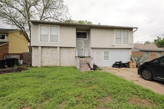 12238 Barrett Brae Dr in Houston, TX - Foto de edificio - Building Photo