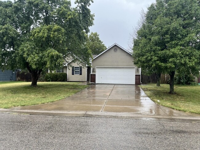property at 2715 N Parkdale St