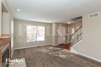 7568 Sycamore Woods Ln in Hamilton, OH - Building Photo - Building Photo