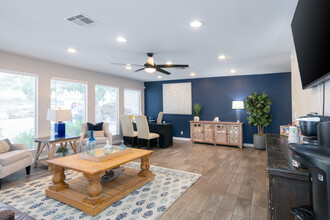 Indian Springs Apartments in El Paso, TX - Building Photo - Interior Photo