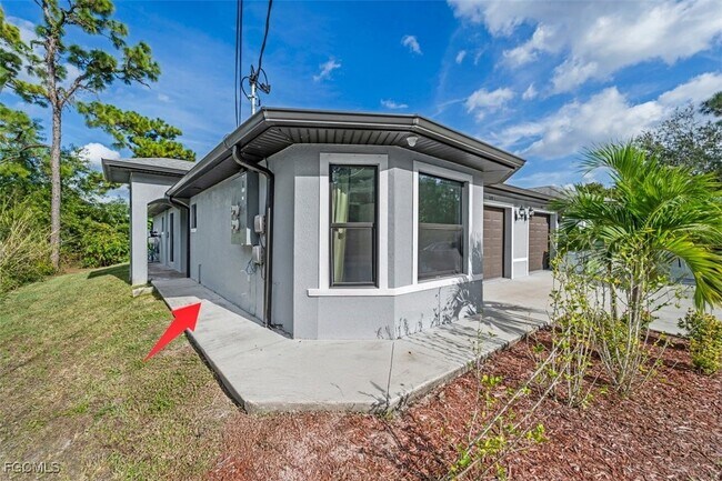 129 Meadow Rd in Lehigh Acres, FL - Building Photo - Building Photo