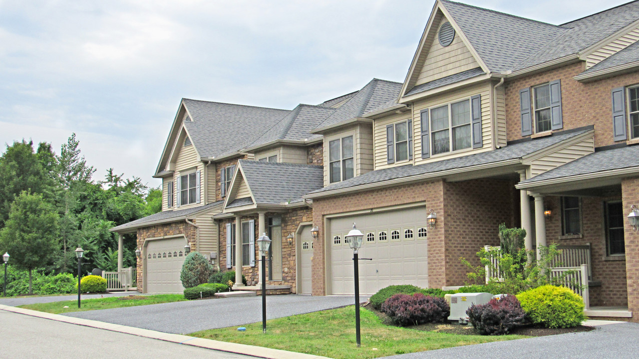 Glenbrook Town Homes at Pleasant View in Lewisberry, PA - Building Photo