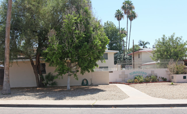 Tomahawk Lodge in Phoenix, AZ - Building Photo - Building Photo