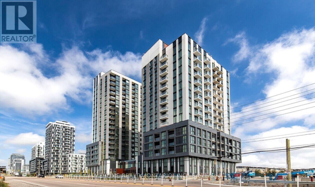 3071 Trafalgar Rd in Oakville, ON - Building Photo