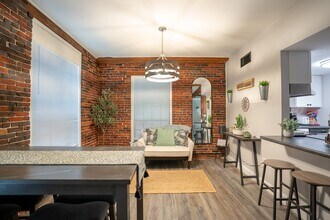 Mill Place West in Concord, NH - Foto de edificio - Building Photo