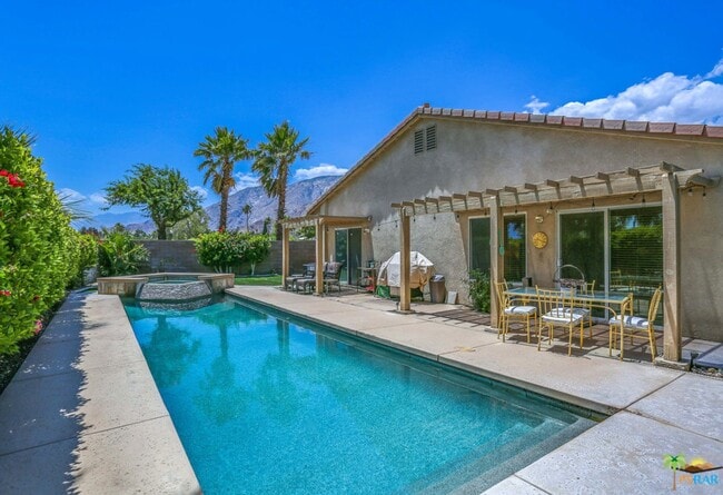 3708 Meadow Vw in Palm Springs, CA - Building Photo - Building Photo