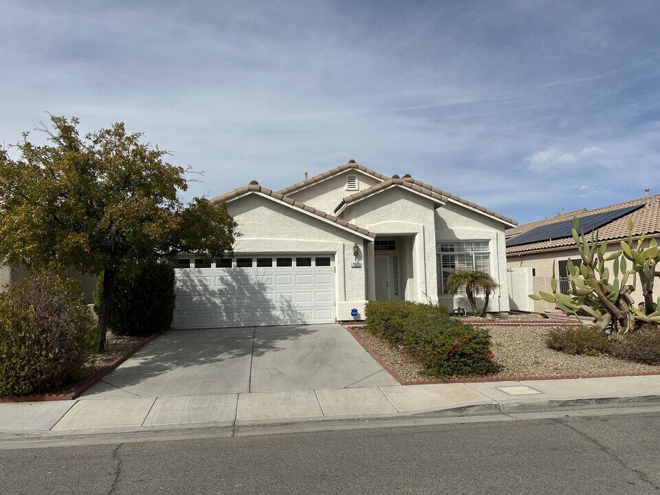 7960 Nookfield Dr in Las Vegas, NV - Building Photo