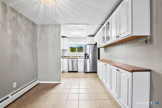 35 Carillon Dr in Rocky Hill, CT - Building Photo - Building Photo