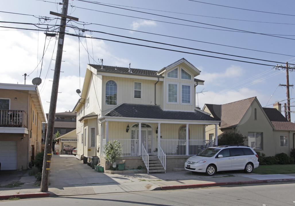 1261 Jefferson Ave in Redwood City, CA - Building Photo