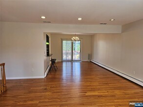 52 Elm St in Englewood Cliffs, NJ - Foto de edificio - Building Photo