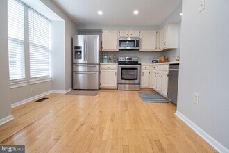 2526 Log Mill Ct in Crofton, MD - Building Photo - Building Photo