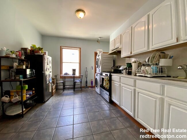 64 1/2 Day St, Unit 1