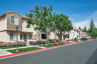 Arbor Lane Apartment Homes in Placentia, CA - Foto de edificio - Building Photo