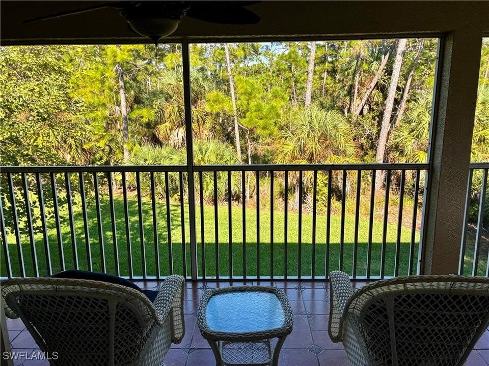 913 Carrick Bend Cir in Naples, FL - Building Photo