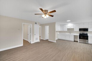 709 George Hopper Rd in Midlothian, TX - Building Photo