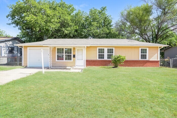 5313 Stanley Keller Rd in Haltom City, TX - Building Photo