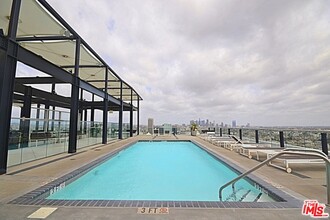 3810 Wilshire Blvd in Los Angeles, CA - Building Photo - Building Photo