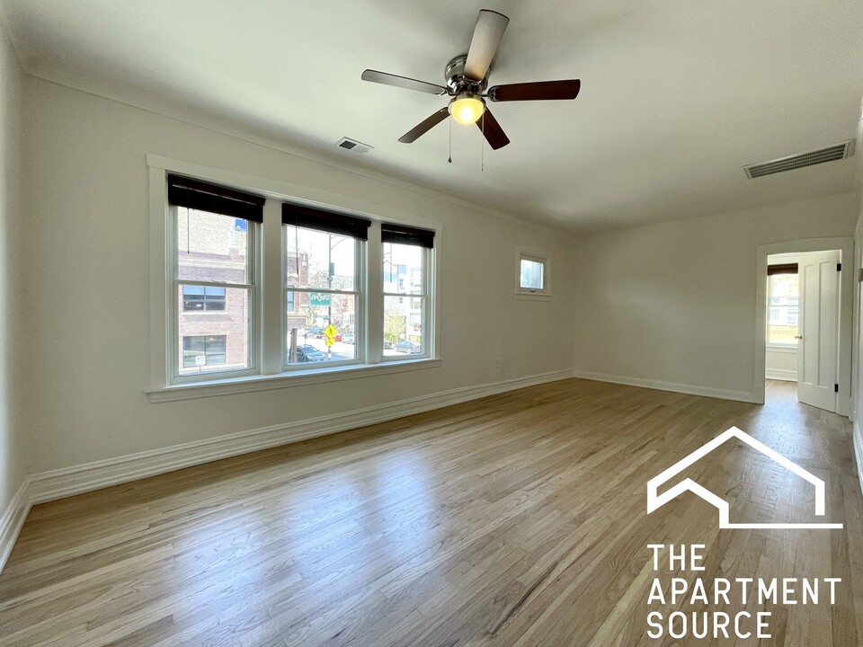 1925 W Armitage Ave, Unit 2F in Chicago, IL - Foto de edificio