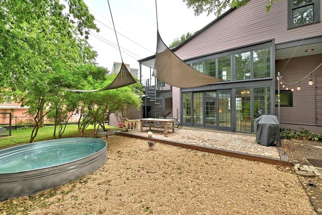 813 1/2 E 13th St in Austin, TX - Building Photo - Building Photo