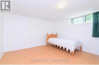 964 Danforth Rd in Toronto, ON - Building Photo - Building Photo