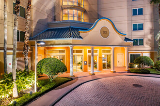 Emerson Plaza in Altamonte Springs, FL - Foto de edificio - Building Photo