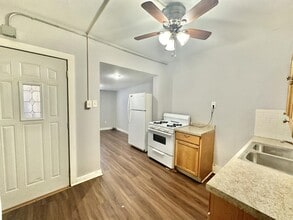 957 W Grand Ave in Beloit, WI - Foto de edificio - Building Photo