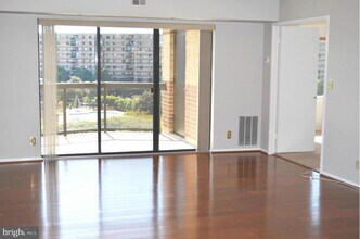 8380 Greensboro Dr in McLean, VA - Building Photo - Building Photo